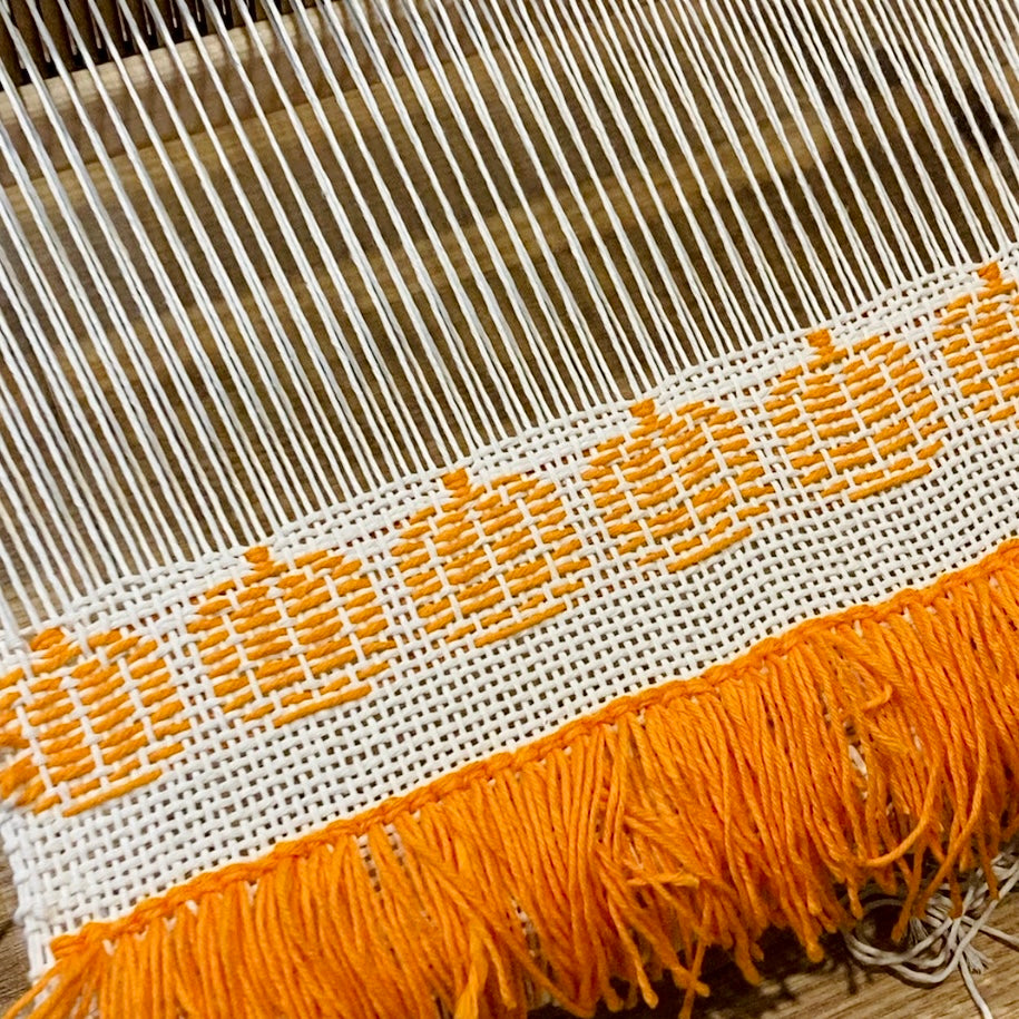 Tejeween: Calabazas tejidas en telar de mesa