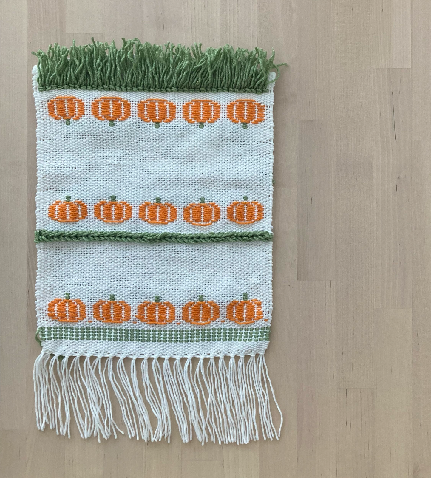 Tejeween: Calabazas tejidas en telar de mesa